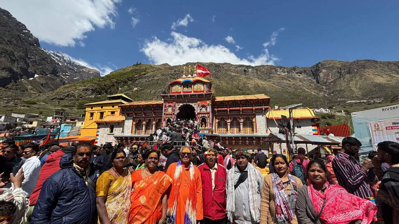 Pilgrims outside Badrinath Dham