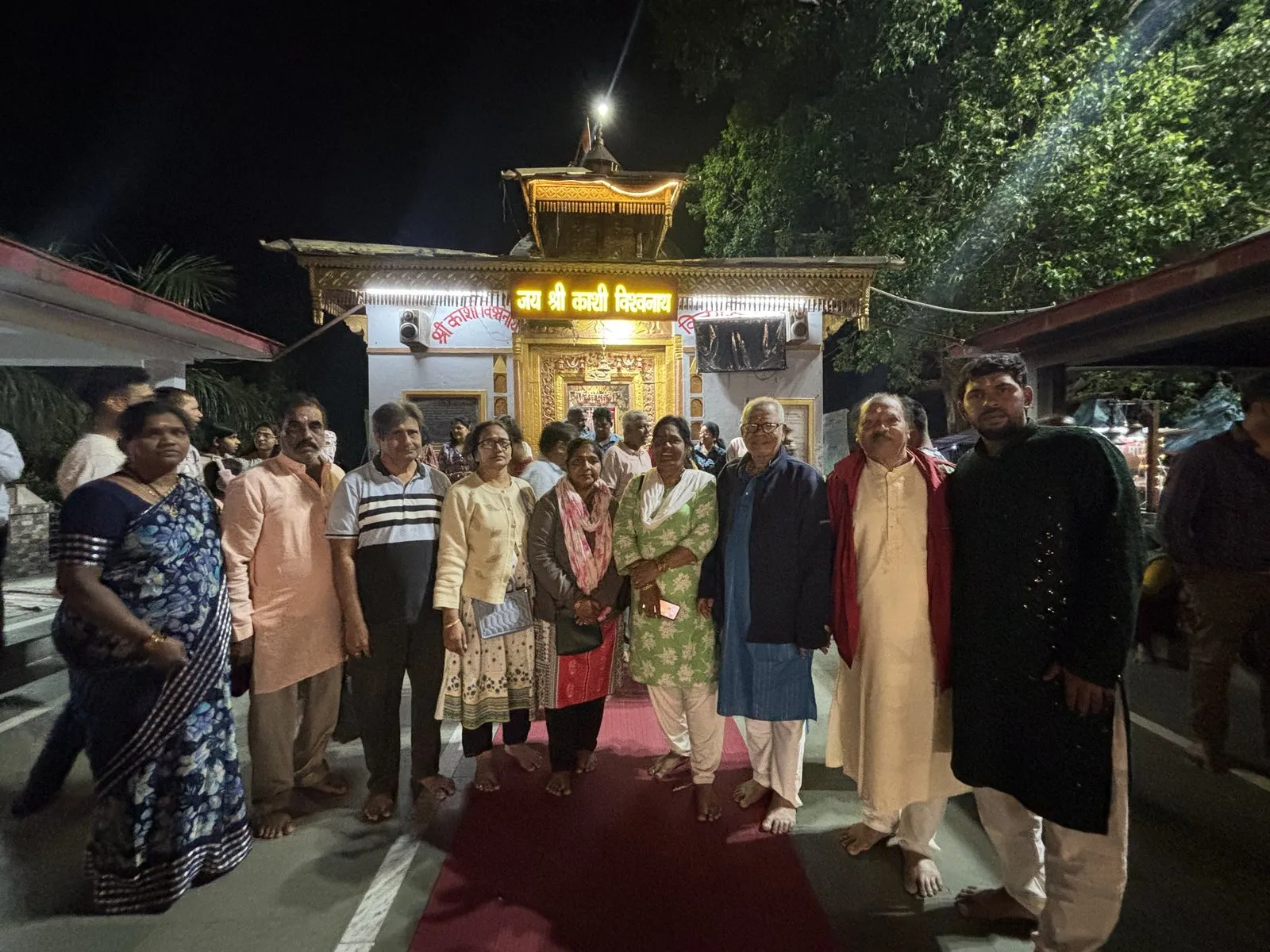 Evening darshan with our group